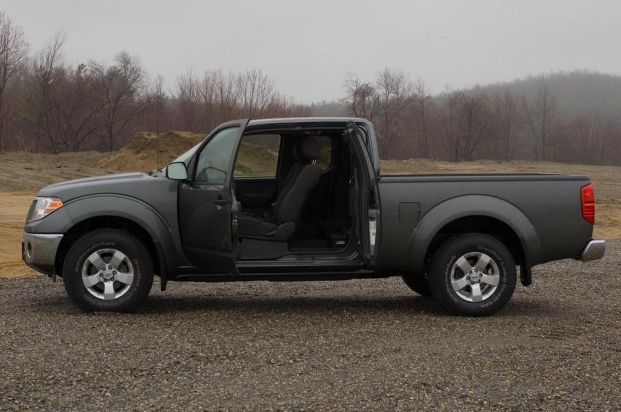  Nissan Frontier 2009 года  (фото 22 из 65)